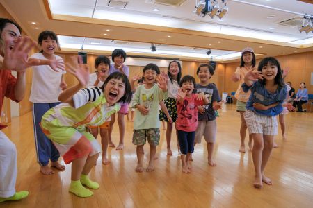 はじめてのダンス・狂言・落語　夏休みファミリープログラム参加者募集中